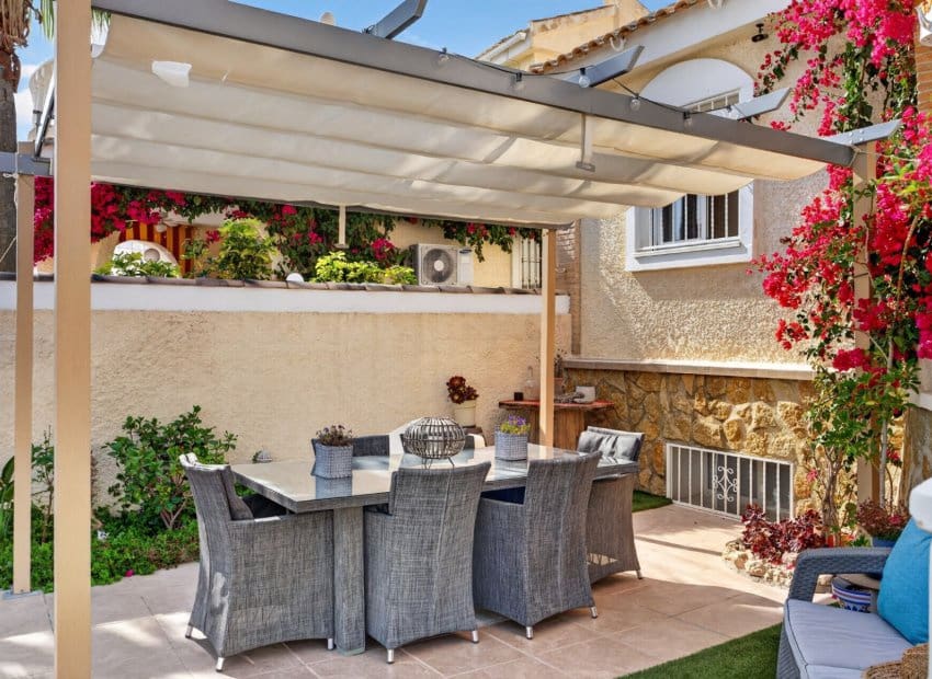 6 bedroom Villa for sale in Gran Alacant with pool - € 550,000 (Ref: 9820884)