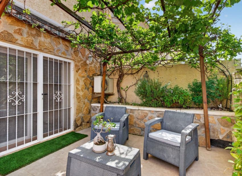 6 bedroom Villa for sale in Gran Alacant with pool - € 550,000 (Ref: 9820884)