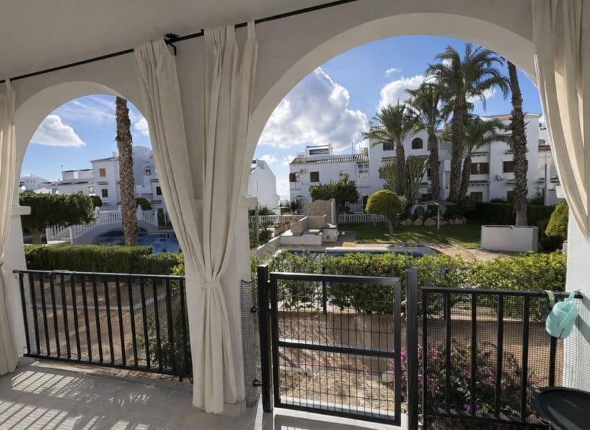3 soveværelse Byhus til salg i Ciudad Quesada med swimmingpool - € 215.000 (Ref: 9840592)