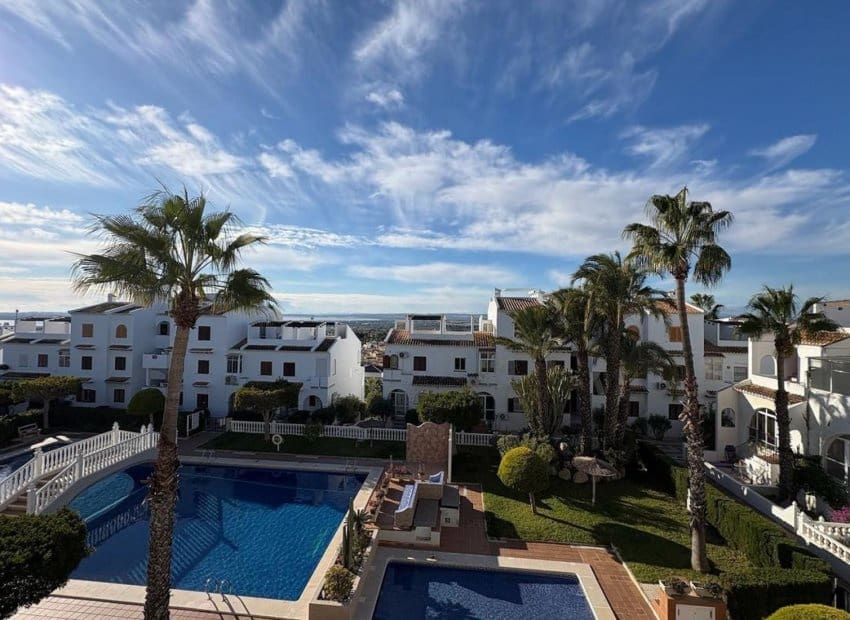 3 soveværelse Byhus til salg i Ciudad Quesada med swimmingpool - € 215.000 (Ref: 9840592)