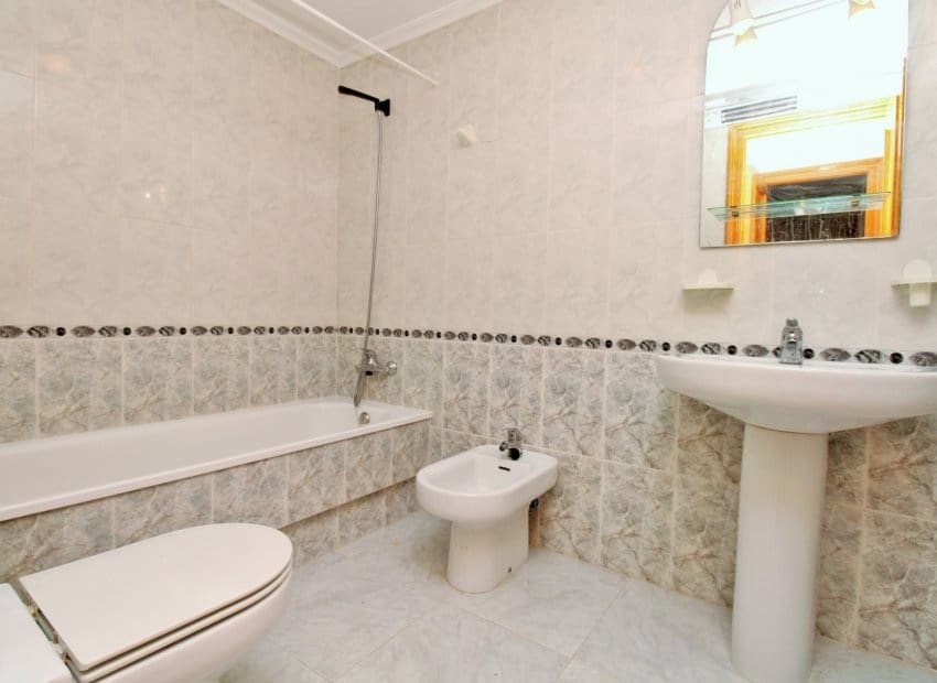 3 slaapkamer Appartement te koop in Orihuela Costa met zwembad - € 195.000 (Ref: 9840595)