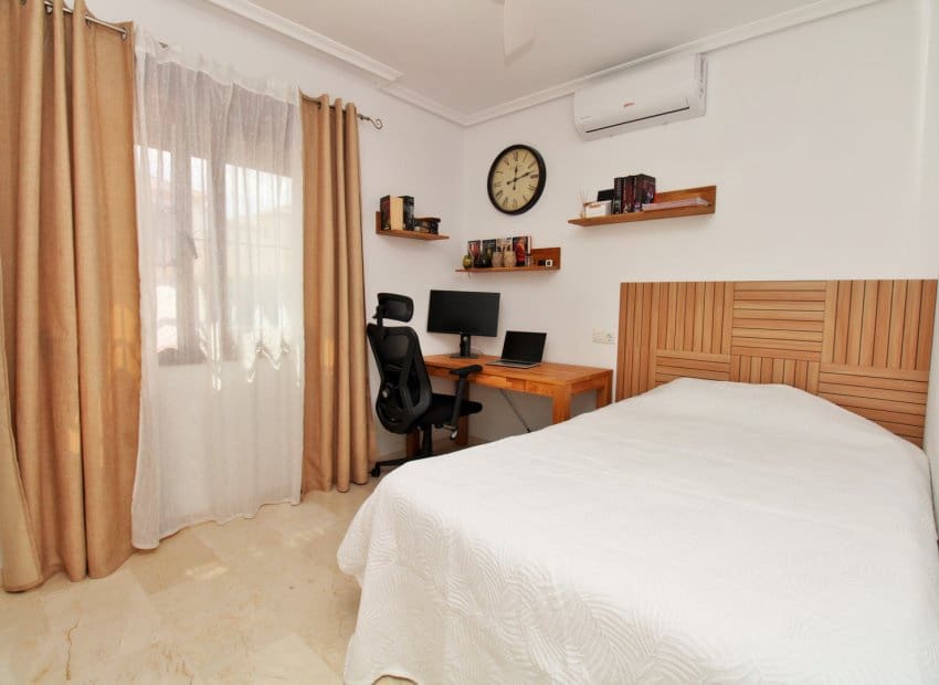 3 sypialnia Dom na sprzedaż w Villamartin z basenem - 269 500 € (Ref: 9840596)