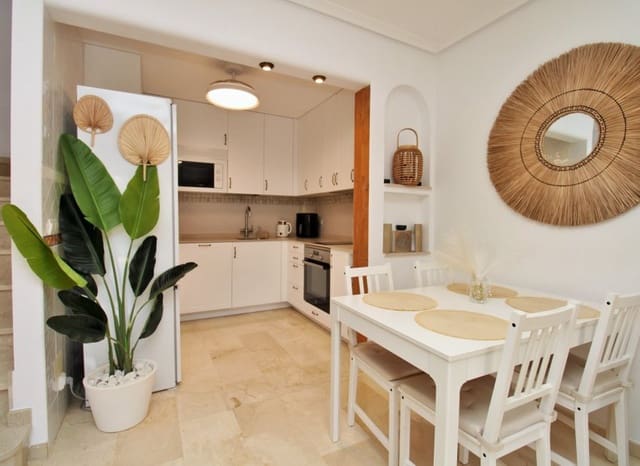 3 soveværelse Byhus til salg i Villamartin, Orihuela med swimmingpool - € 269.500 (Ref: 9840596)