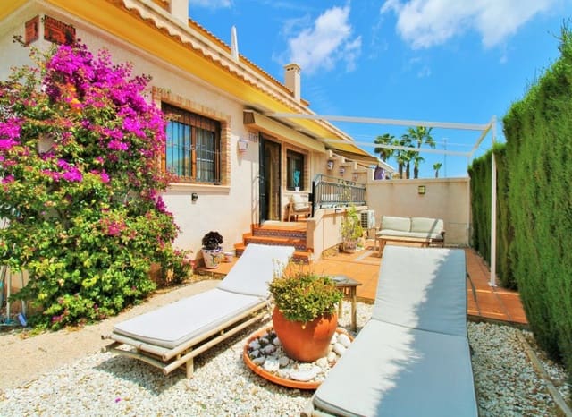 3 soveværelse Byhus til salg i Villamartin, Orihuela med swimmingpool - € 269.500 (Ref: 9840596)