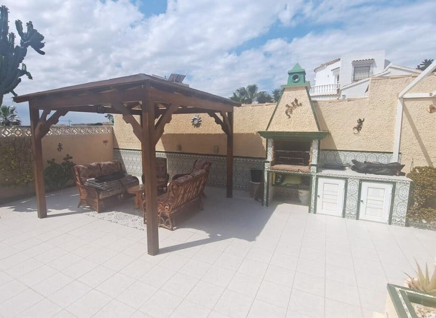 3 soveværelse Villa til salg i Orihuela med swimmingpool - € 395.000 (Ref: 9840602)