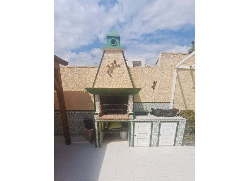 3 soveværelse Villa til salg i Orihuela med swimmingpool - € 395.000 (Ref: 9840602)
