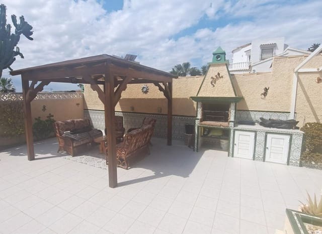 3 soveværelse Villa til salg i Blue Lagoon med swimmingpool - € 395.000 (Ref: 9840602)
