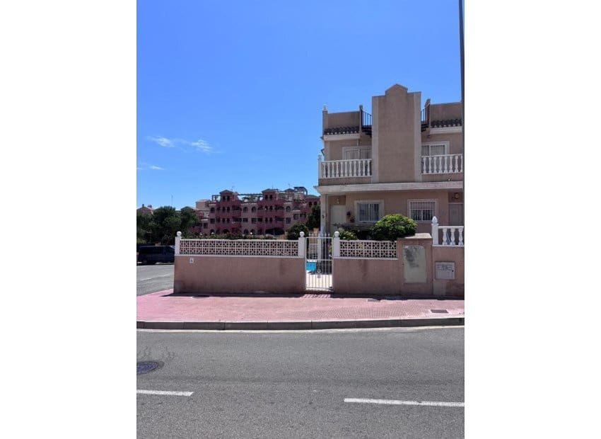 3 slaapkamer Huis te koop in Villamartin met zwembad - € 219.000 (Ref: 9840603)