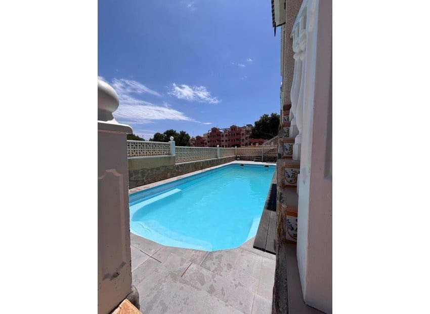 3 slaapkamer Huis te koop in Villamartin met zwembad - € 219.000 (Ref: 9840603)