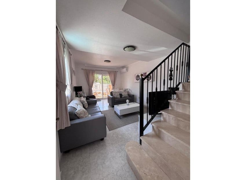 3 slaapkamer Huis te koop in Villamartin met zwembad - € 219.000 (Ref: 9840603)
