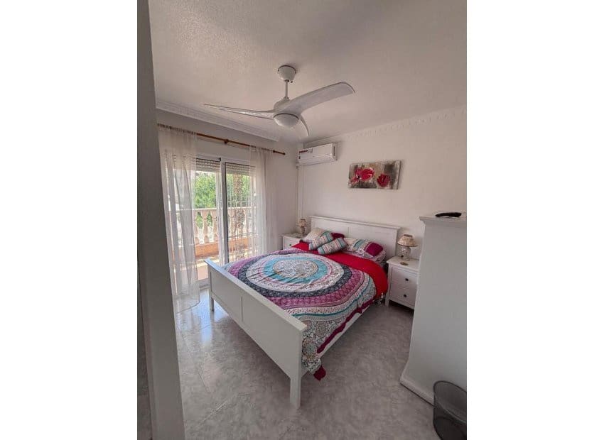 3 slaapkamer Huis te koop in Villamartin met zwembad - € 219.000 (Ref: 9840603)