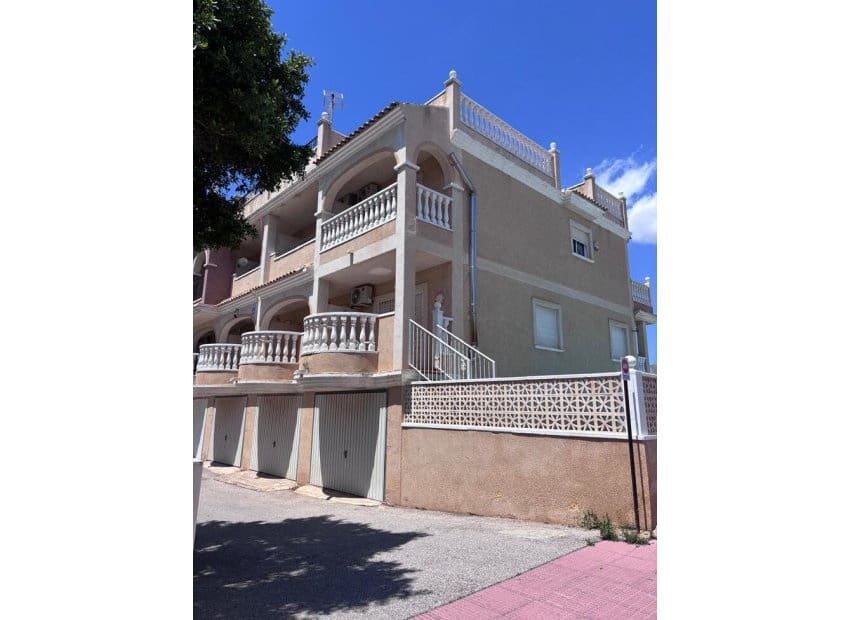 3 slaapkamer Huis te koop in Villamartin met zwembad - € 219.000 (Ref: 9840603)