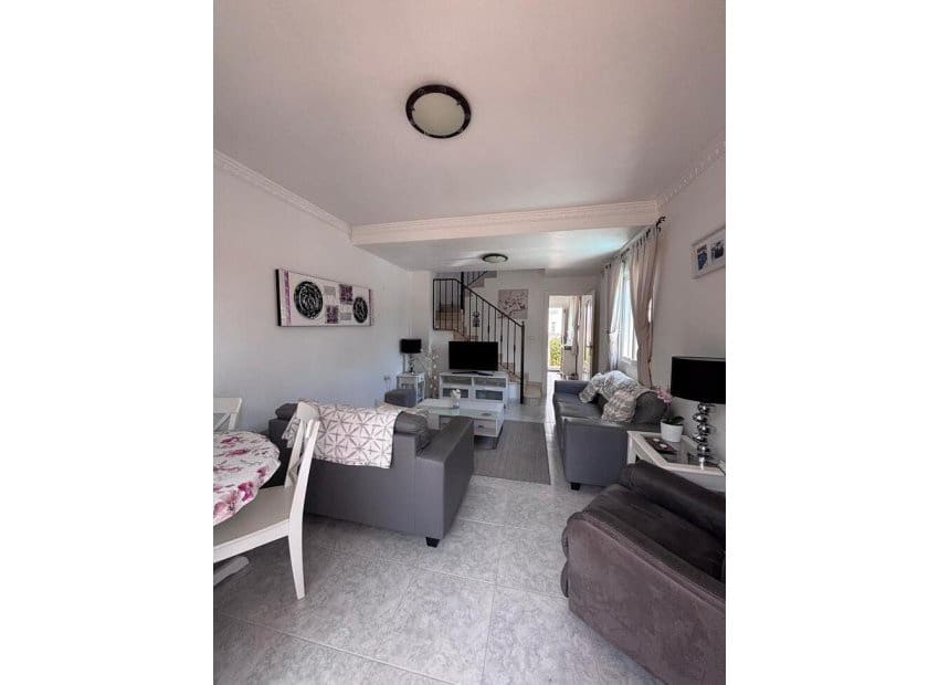 3 slaapkamer Huis te koop in Villamartin met zwembad - € 219.000 (Ref: 9840603)