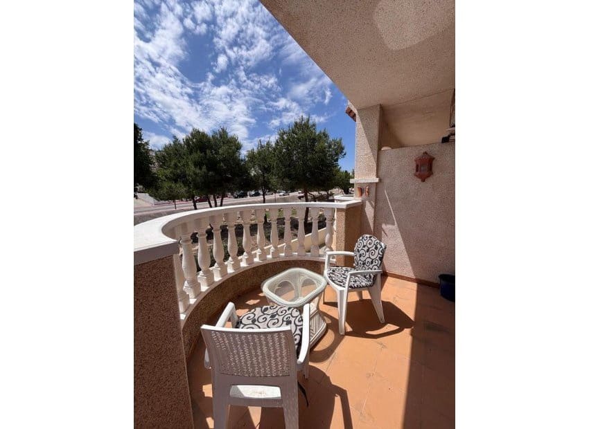 3 slaapkamer Huis te koop in Villamartin met zwembad - € 219.000 (Ref: 9840603)