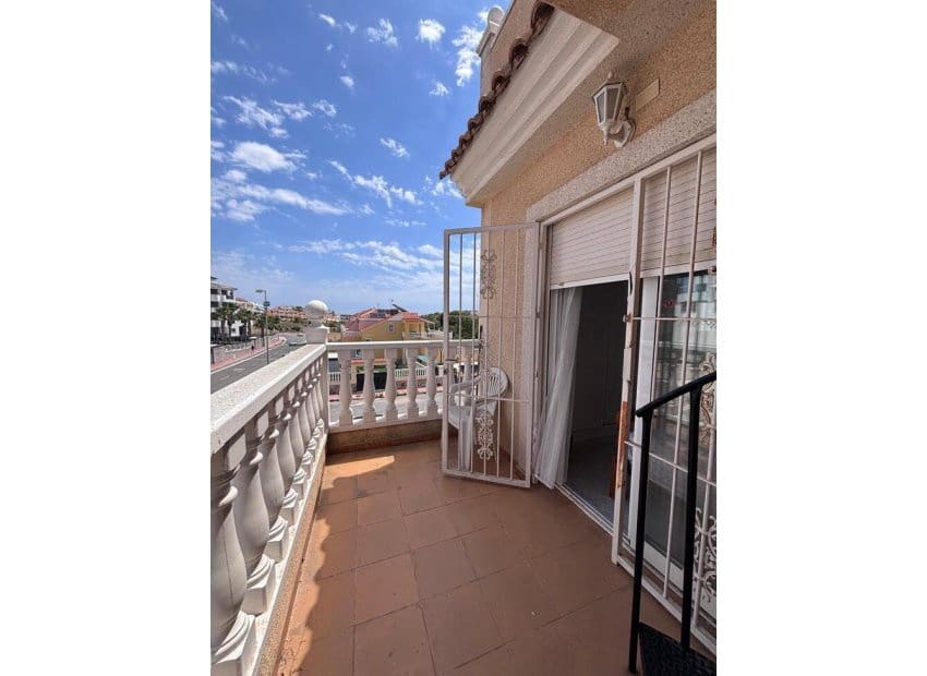 3 slaapkamer Huis te koop in Villamartin met zwembad - € 219.000 (Ref: 9840603)