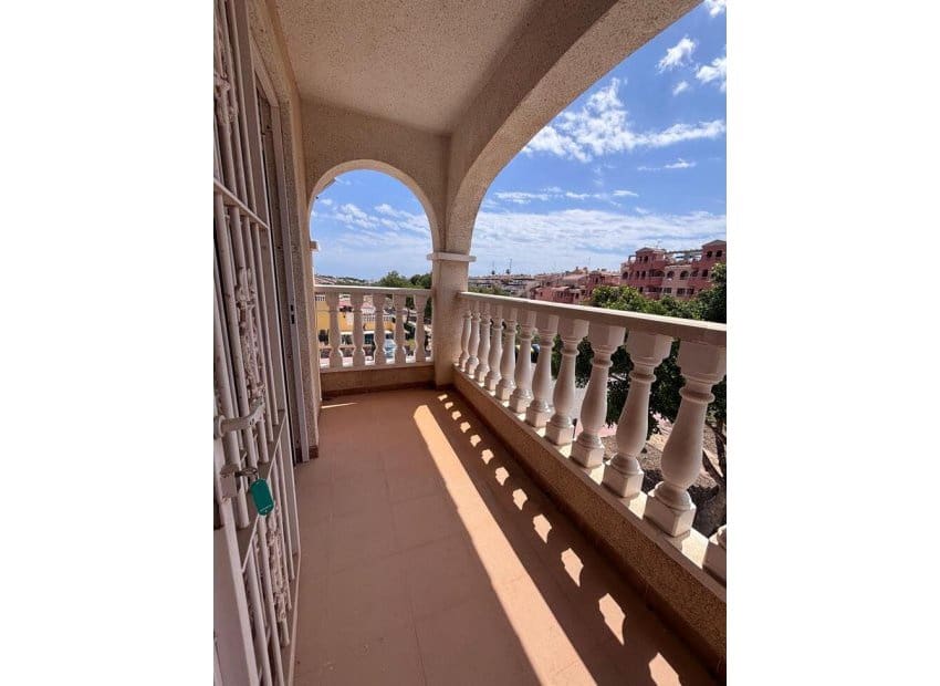 3 slaapkamer Huis te koop in Villamartin met zwembad - € 219.000 (Ref: 9840603)