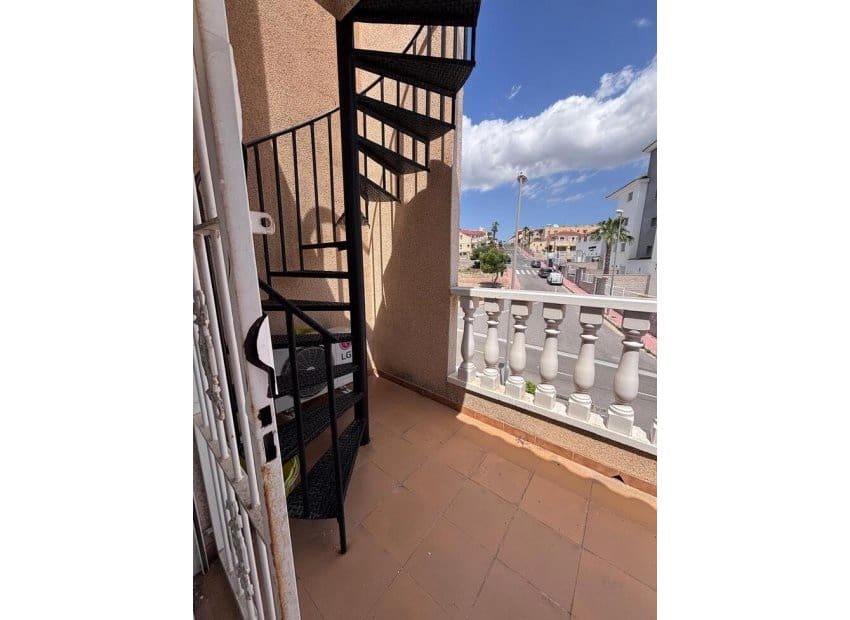 3 slaapkamer Huis te koop in Villamartin met zwembad - € 219.000 (Ref: 9840603)