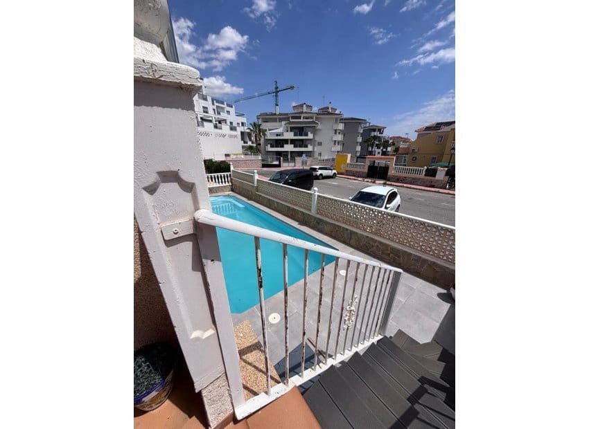 3 slaapkamer Huis te koop in Villamartin met zwembad - € 219.000 (Ref: 9840603)