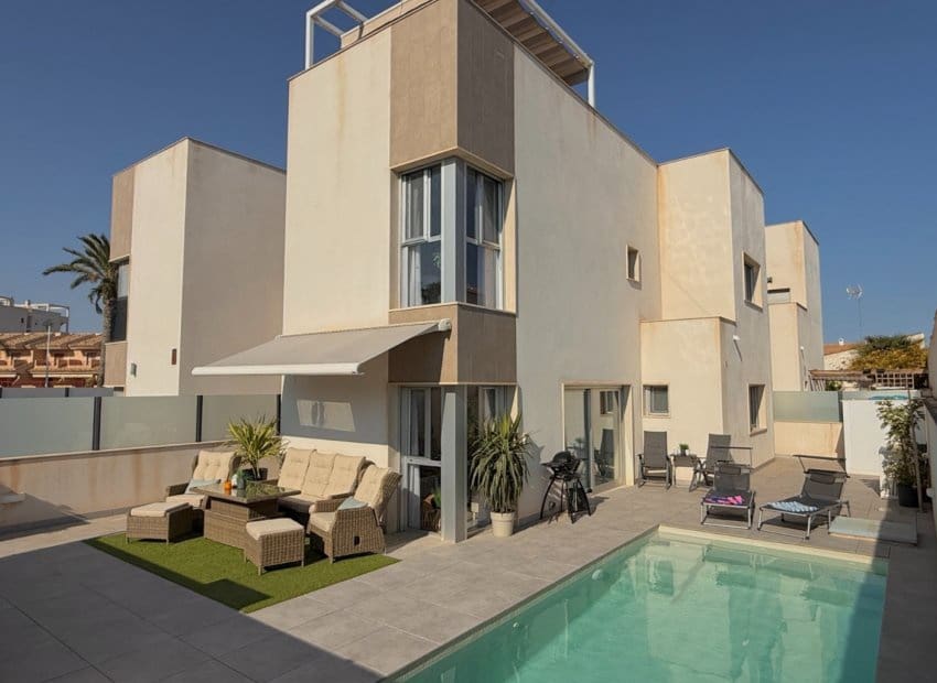 3 soverom Villa til salgs i Santiago de la Ribera med svømmebasseng - € 379 000 (Ref: 9840604)