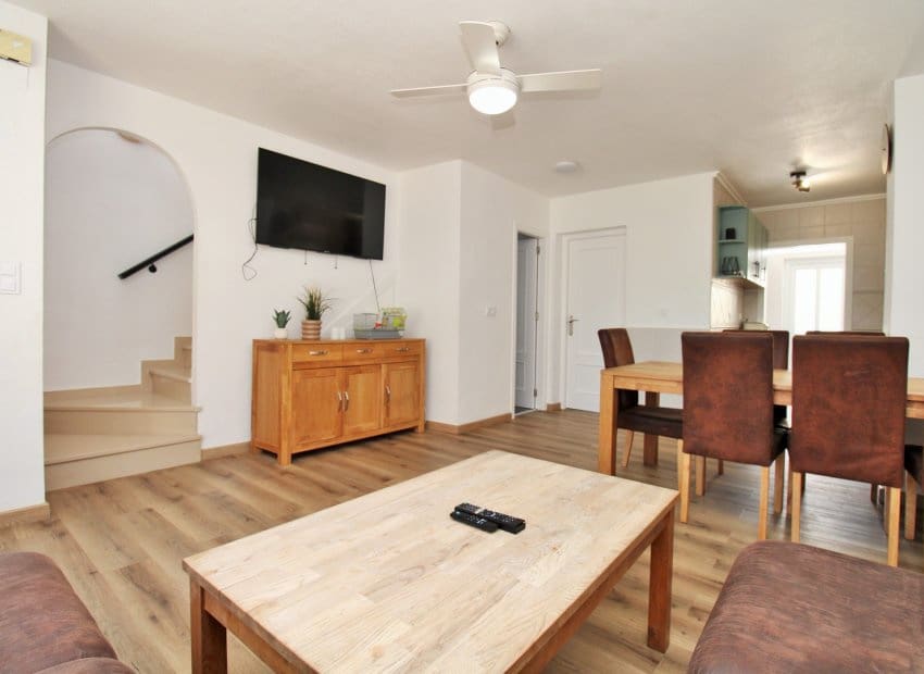 3 slaapkamer Huis te koop in Villamartin met zwembad - € 219.000 (Ref: 9840605)