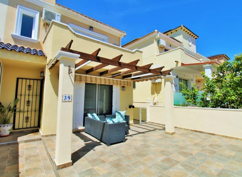 3 slaapkamer Huis te koop in Villamartin met zwembad - € 219.000 (Ref: 9840605)