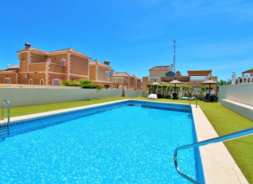 3 slaapkamer Huis te koop in Villamartin met zwembad - € 219.000 (Ref: 9840605)