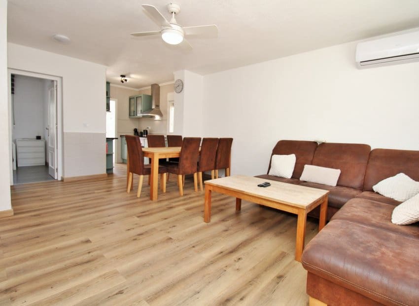 3 slaapkamer Huis te koop in Villamartin met zwembad - € 219.000 (Ref: 9840605)