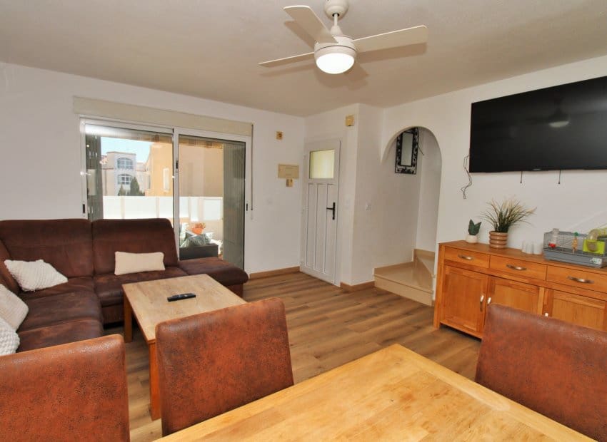 3 slaapkamer Huis te koop in Villamartin met zwembad - € 219.000 (Ref: 9840605)