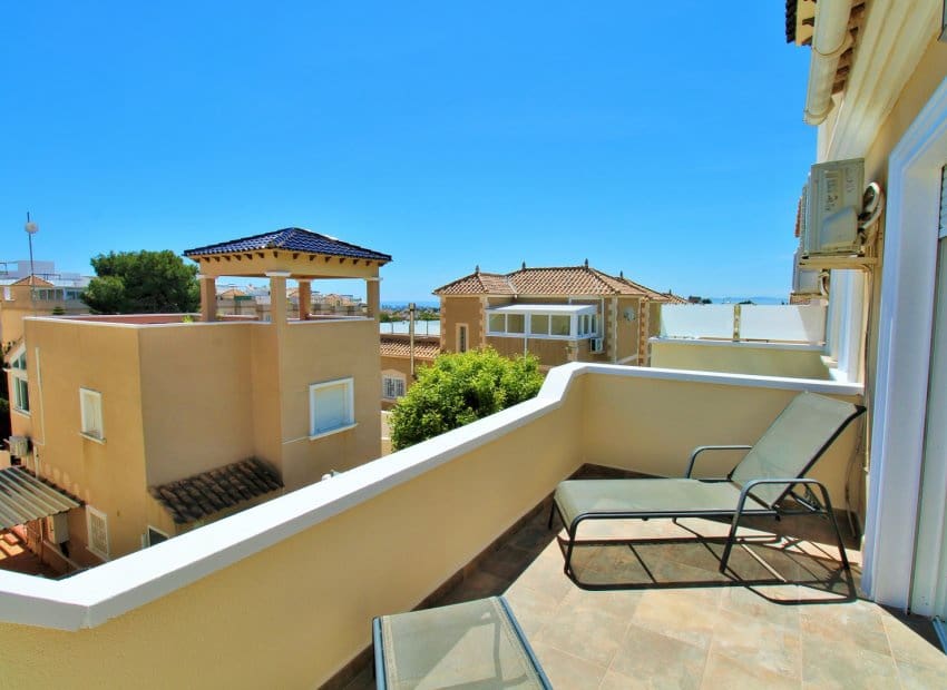3 slaapkamer Huis te koop in Villamartin met zwembad - € 219.000 (Ref: 9840605)