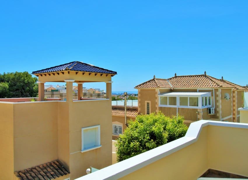 3 slaapkamer Huis te koop in Villamartin met zwembad - € 219.000 (Ref: 9840605)