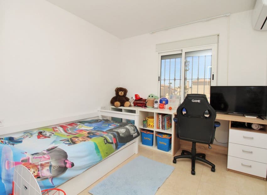 3 slaapkamer Huis te koop in Villamartin met zwembad - € 219.000 (Ref: 9840605)
