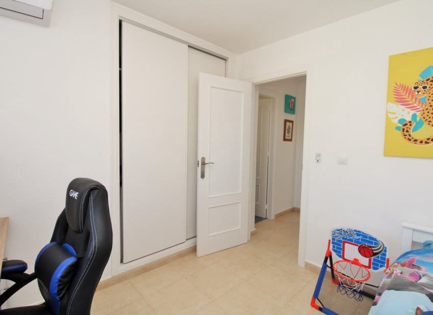 3 slaapkamer Huis te koop in Villamartin met zwembad - € 219.000 (Ref: 9840605)