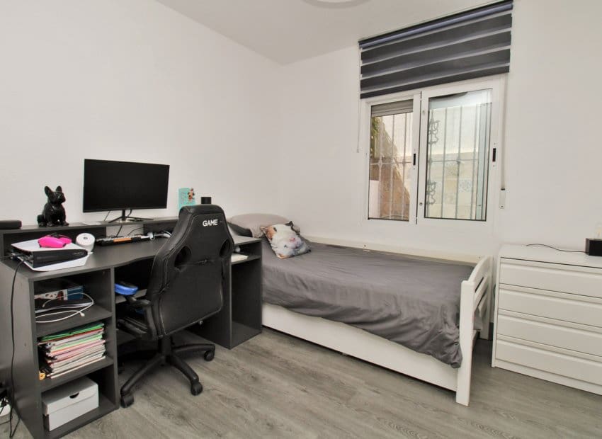 3 slaapkamer Huis te koop in Villamartin met zwembad - € 219.000 (Ref: 9840605)