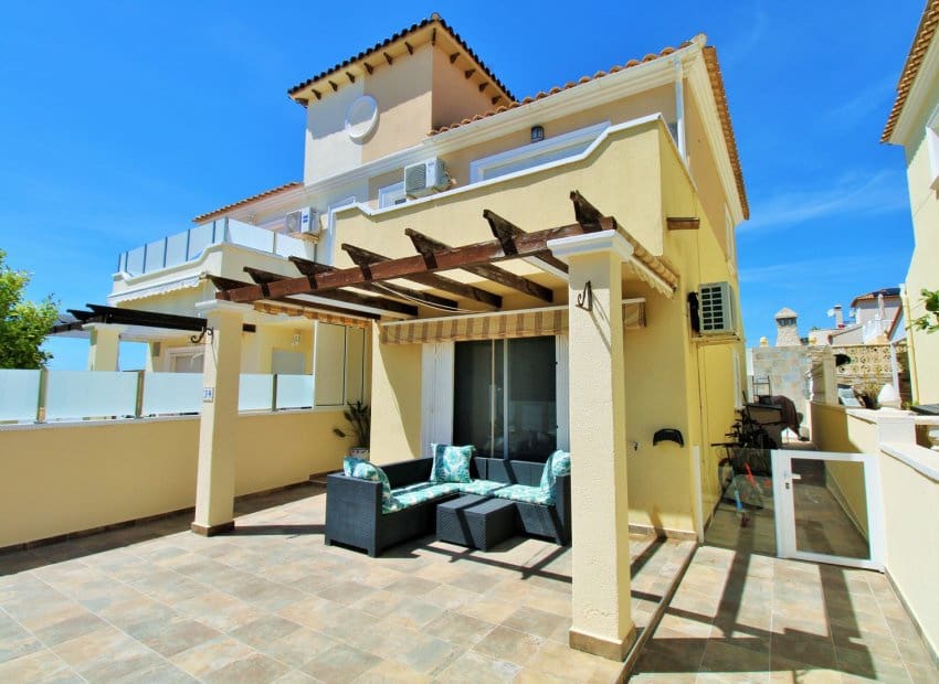 3 slaapkamer Huis te koop in Villamartin met zwembad - € 219.000 (Ref: 9840605)