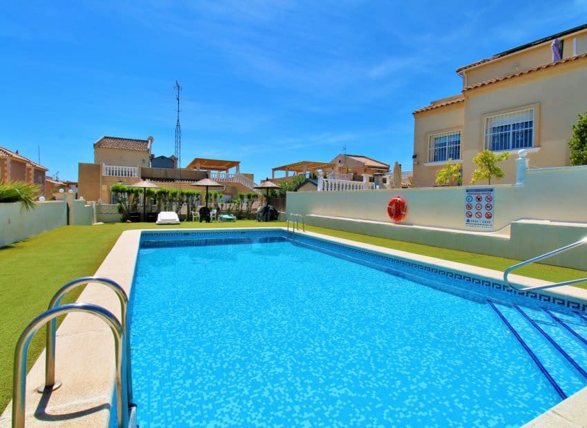 3 slaapkamer Huis te koop in Villamartin met zwembad - € 219.000 (Ref: 9840605)