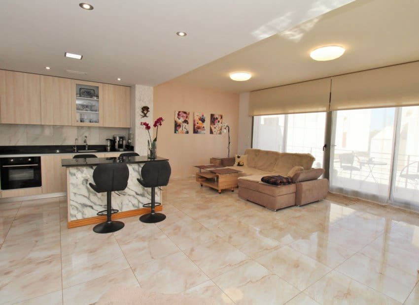 3 soveværelse Villa til salg i Villamartin med swimmingpool - € 469.000 (Ref: 9840606)