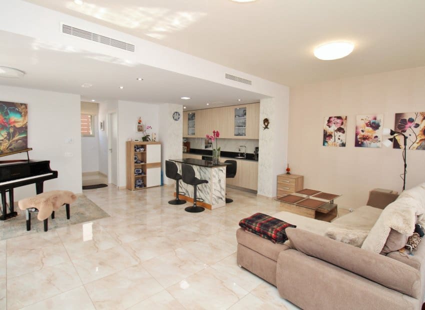 3 soveværelse Villa til salg i Villamartin med swimmingpool - € 469.000 (Ref: 9840606)