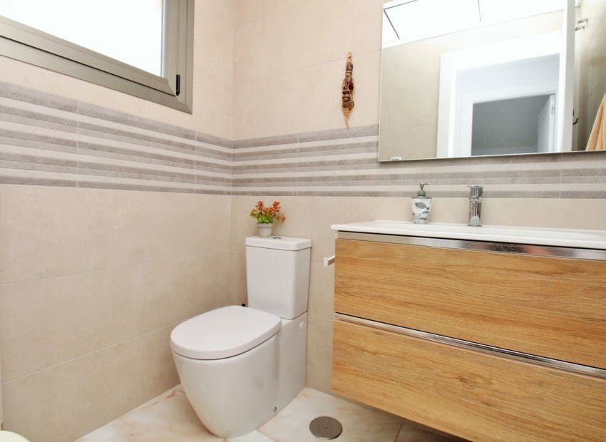 3 soveværelse Villa til salg i Villamartin med swimmingpool - € 469.000 (Ref: 9840606)