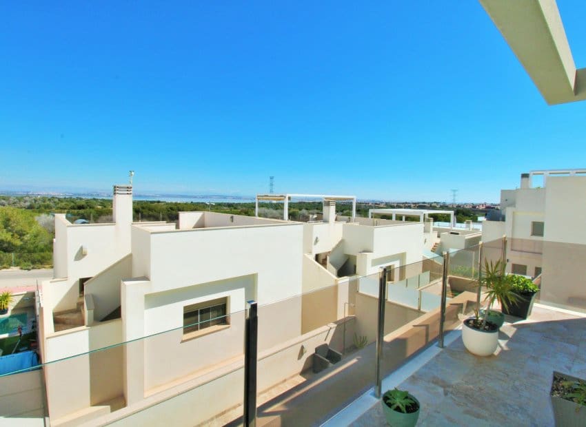 3 soveværelse Villa til salg i Villamartin med swimmingpool - € 469.000 (Ref: 9840606)