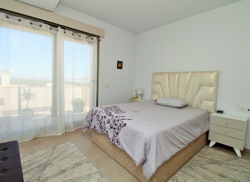 3 soveværelse Villa til salg i Villamartin med swimmingpool - € 469.000 (Ref: 9840606)