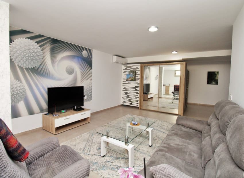 3 soveværelse Villa til salg i Villamartin med swimmingpool - € 469.000 (Ref: 9840606)