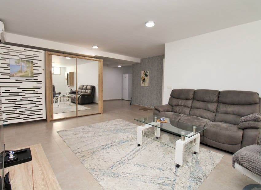 3 soveværelse Villa til salg i Villamartin med swimmingpool - € 469.000 (Ref: 9840606)