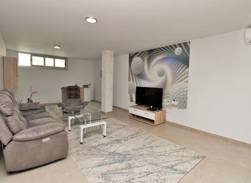 3 soveværelse Villa til salg i Villamartin med swimmingpool - € 469.000 (Ref: 9840606)