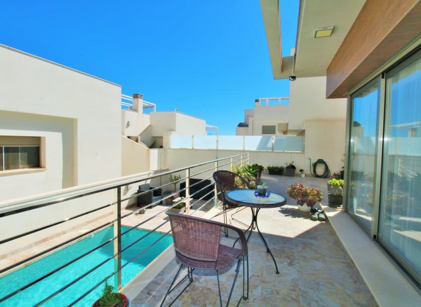 3 soveværelse Villa til salg i Villamartin med swimmingpool - € 469.000 (Ref: 9840606)