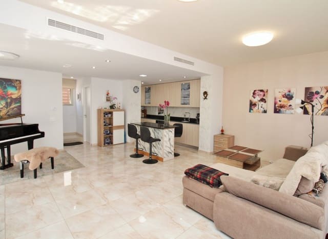 3 soverom Villa til salgs i Villamartin, Orihuela med svømmebasseng - € 469 000 (Ref: 9840606)