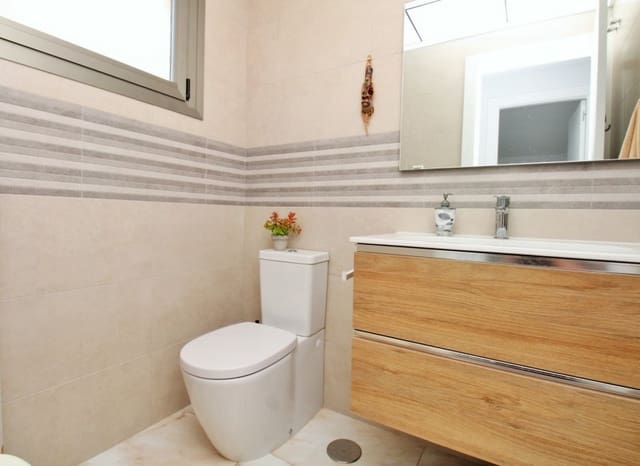 3 soverom Villa til salgs i Villamartin, Orihuela med svømmebasseng - € 469 000 (Ref: 9840606)