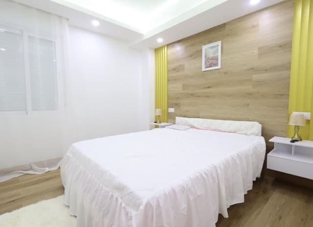 Apartamento de 4 habitaciones en Centro - Muelle Pesquero, Torrevieja en venta - 285.000 € (Ref: 9840607)