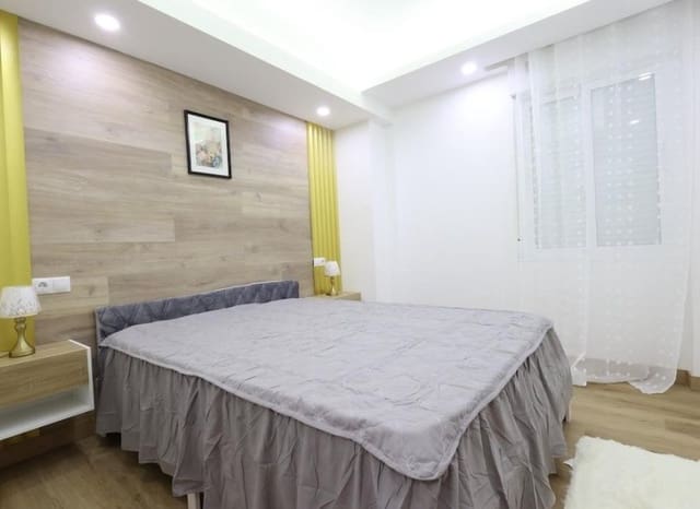 Apartamento de 4 habitaciones en Centro - Muelle Pesquero, Torrevieja en venta - 285.000 € (Ref: 9840607)