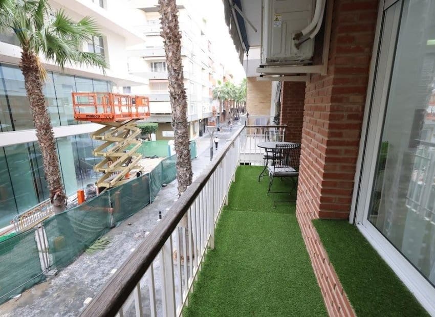 Apartamento de 4 habitaciones en Torrevieja en venta - 285.000 € (Ref: 9840607)