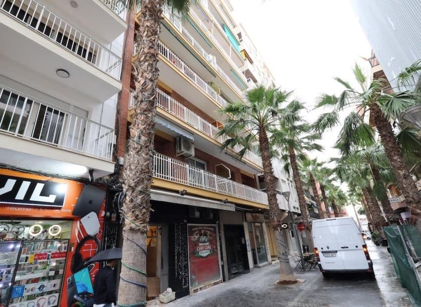 Apartamento de 4 habitaciones en Torrevieja en venta - 285.000 € (Ref: 9840607)